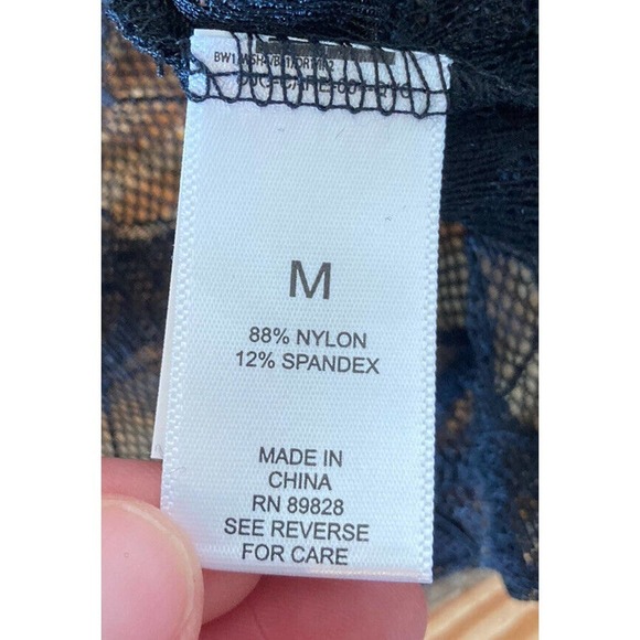 NEW LOGO by Lori Goldstein Star Mesh Lace Top Size Medium Women’s Black - Picture 4 of 8